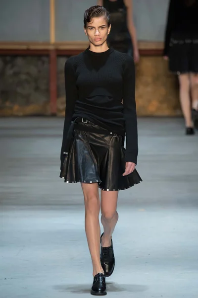 Look 18